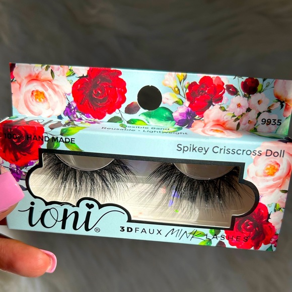 Spikey Criss Cross Mink Lashes - Picture 7 of 15